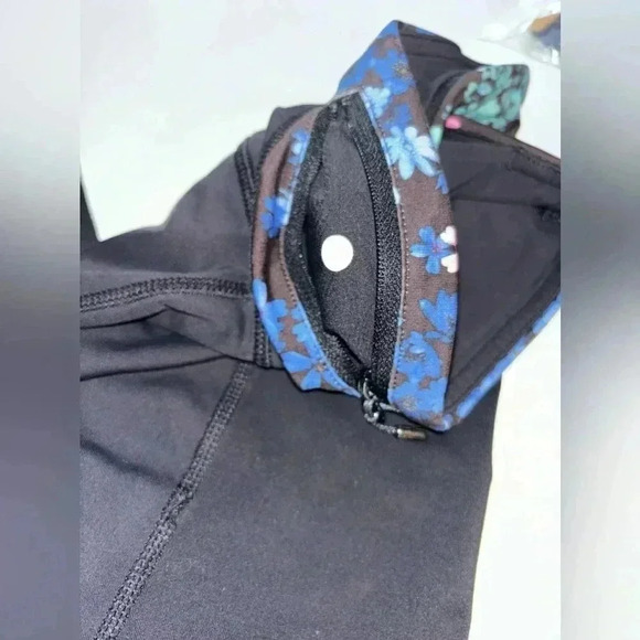 (#13)NWOTLululemonWomen'sSize4Run Inspire Crop II Black Petal Pop Multi Leggings - Picture 2 of 6